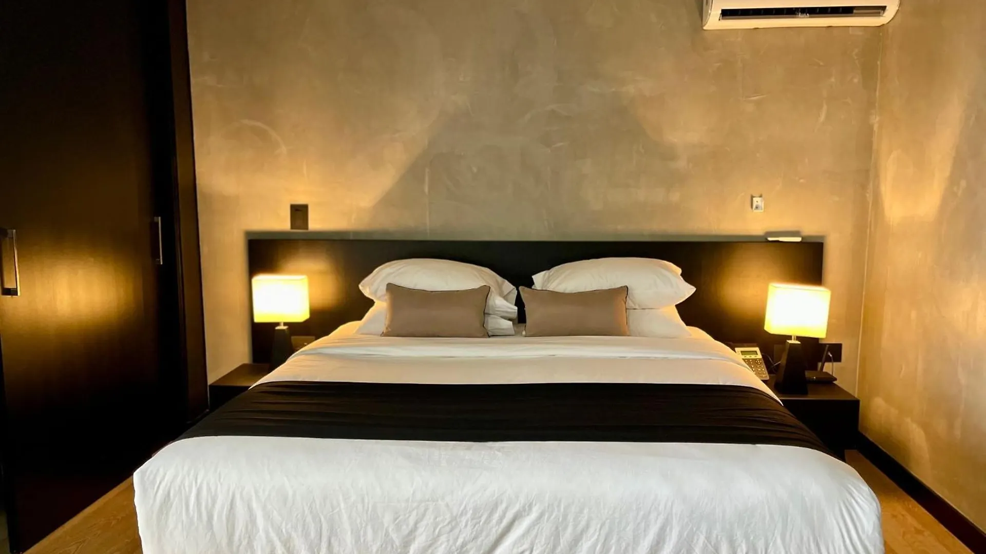 Room In Bb - Executive Suite - Llanogrande San Antonio  Colombia